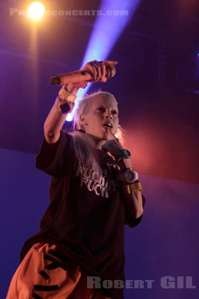 DIE ANTWOORD - 2013-06-29 - EVREUX - Hippodrome Evreux Normandie - Anri du Toit [Yolandi Visser]